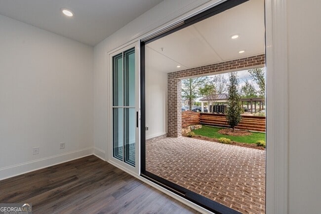 Photo - 10744 Davis Dr