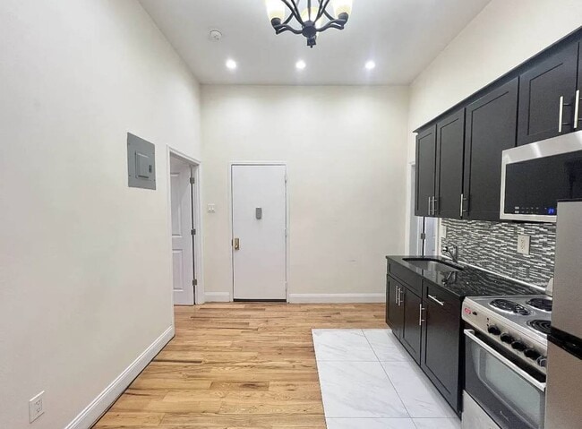 Photo - 1603 Yates Ave Unit 7