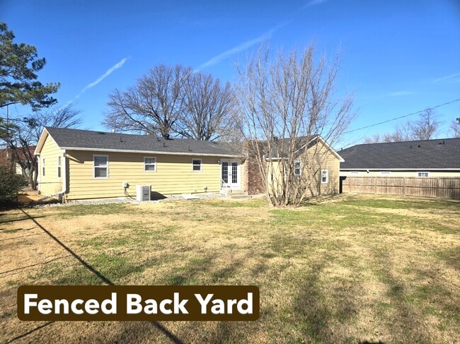 Photo - 903 Young St