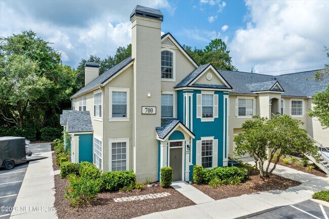 Building Photo - 13700 Richmond Park Dr N Unit 701