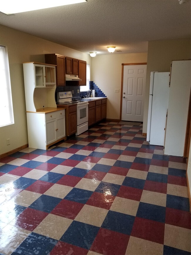 Building Photo - 1550 S Gold St