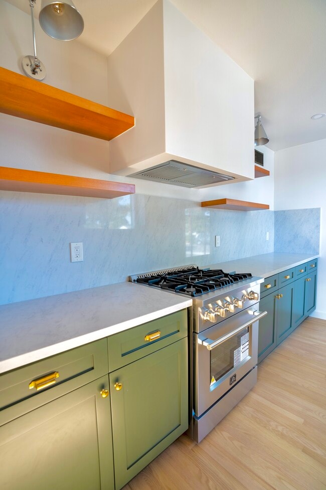 Photo - 12735 Fairford Ave