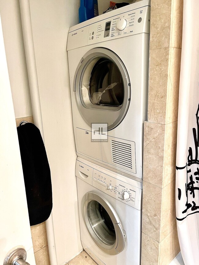 Photo - 2ND AVE. Unidad 15