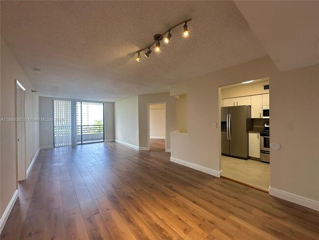 Photo - 3300 NE 191st St Unit 709