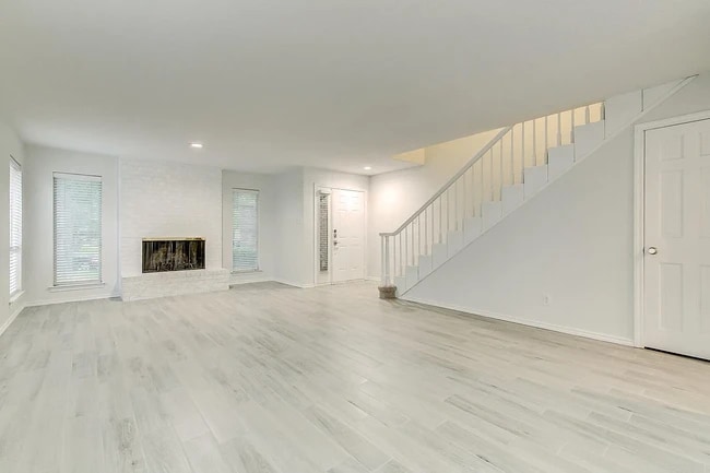 Photo - 5431 Collinwood Ave