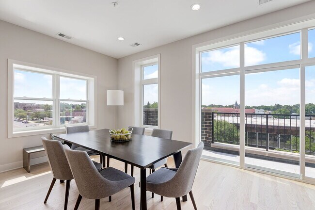 Photo - 5689 N Lincoln Ave Unit 4N