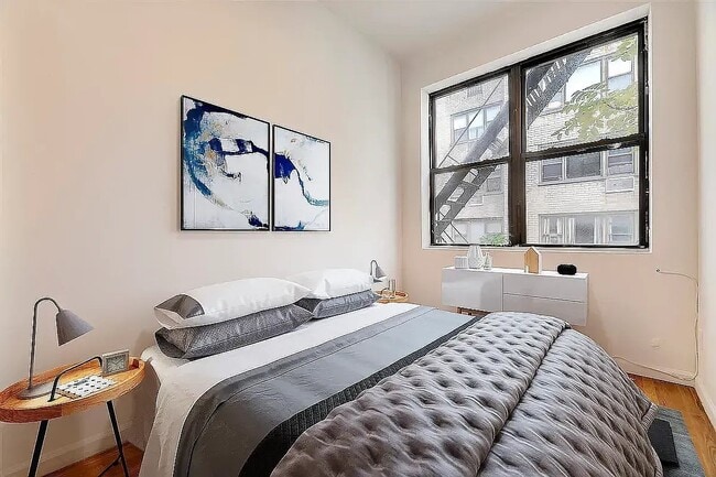 Photo - 231 E 14th St Unidad 4R