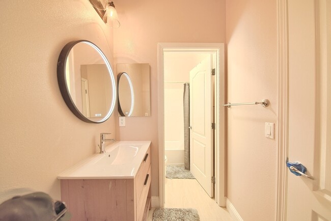 Photo - 590 Historic St