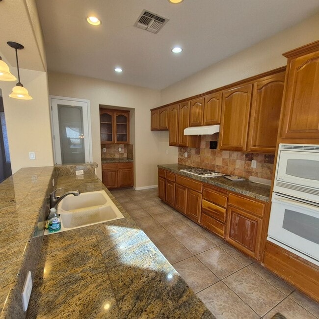 Photo - Spacious 3 Bedroom home with office in South Elk Grove.  Nice Home!