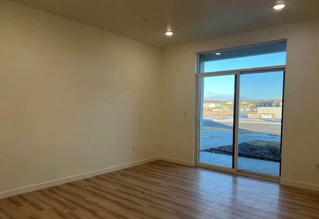 Photo - 311 E Lorene St