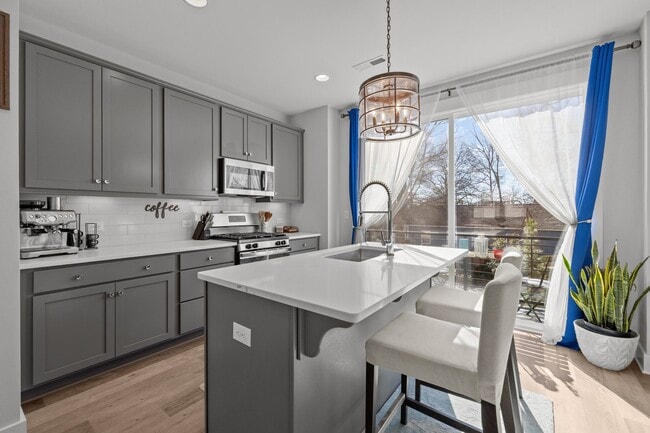 Photo - 644 W End Dr