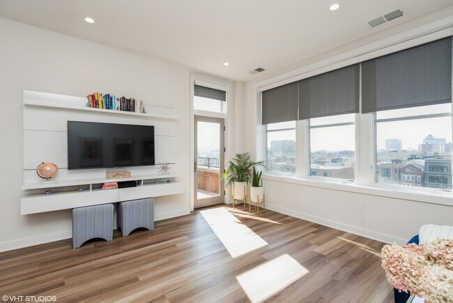 Photo - 1553 N Wells St