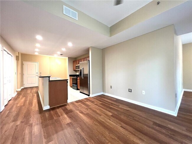 Photo - 3040 Peachtree Rd NW Unidad 301