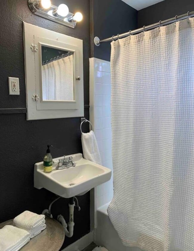 Photo - 1103 W 18th St House