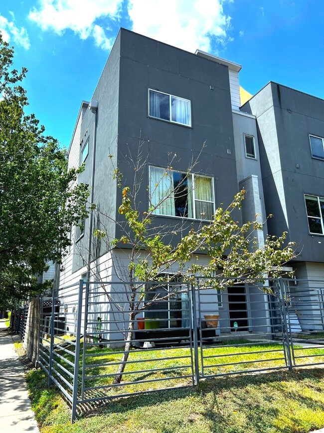 Photo - 1524 Blodgett St