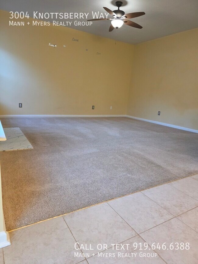 Photo - 3004 Knottsberry Way