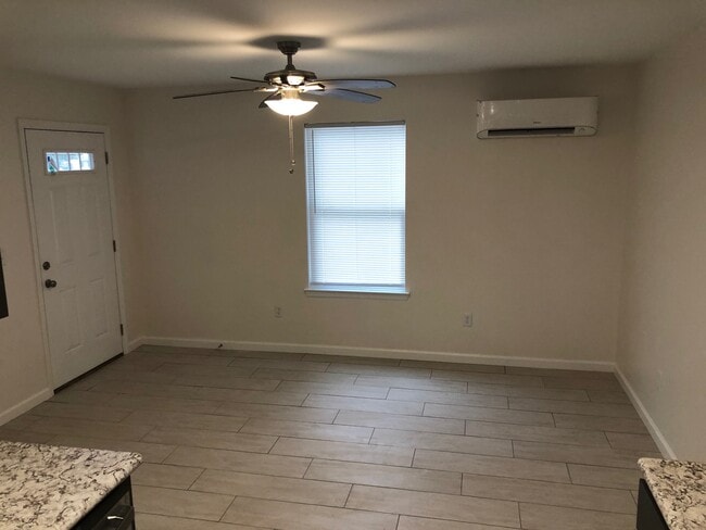 Photo - 109 W 2nd St Unit 113