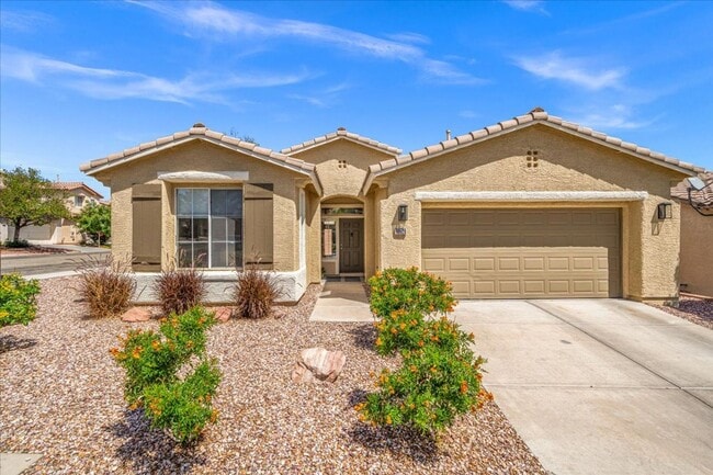 Building Photo - Stylish Single-Story 3-Bedroom Home with Designer Kitchen & Private Backyard Oasis