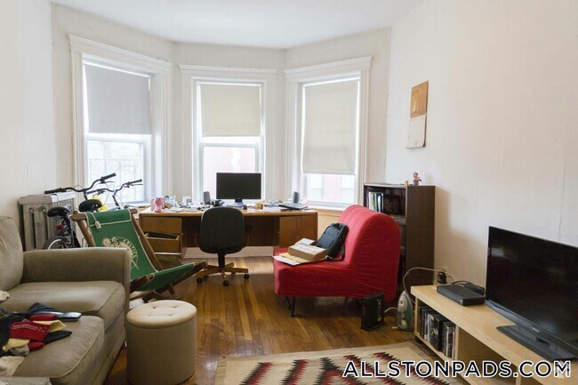 Building Photo - 5 Walbridge St Rental