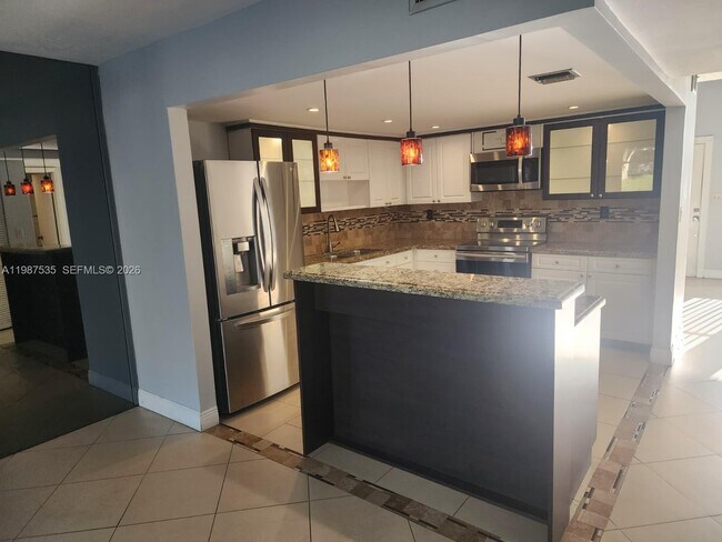 Photo - 537 N University Dr