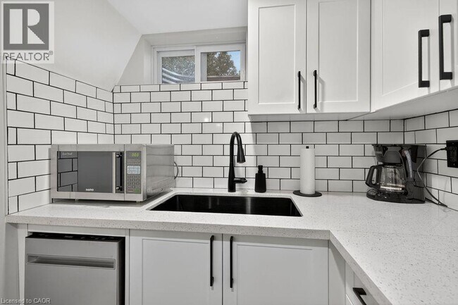 Photo - 331 Rawdon St