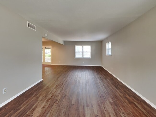 Photo - 647 Rutgers Dr