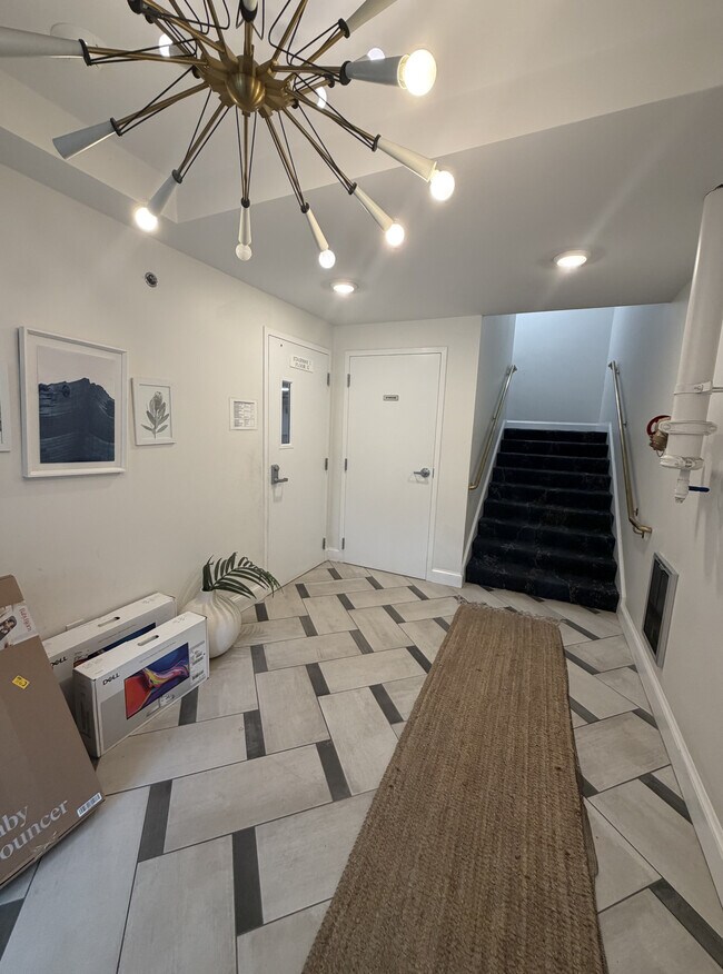 Área de paquetería segura - 4281 Washington St Unidad 4281 Washington St #4C