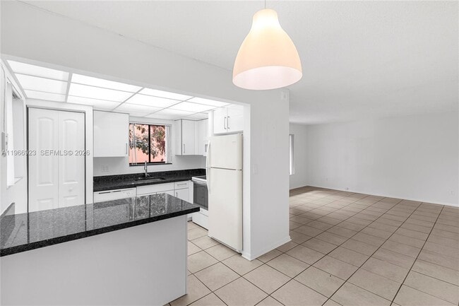 Photo - 6900 SW 39th St Unit 208J