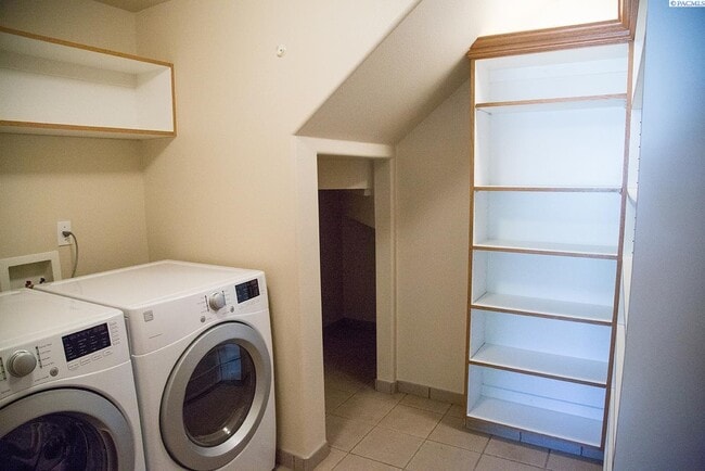 Photo - 3 Bed/2.5 Bath Richland Townhome!