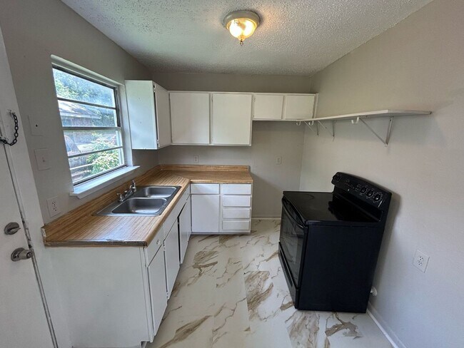 Photo - 4124 Kernack St