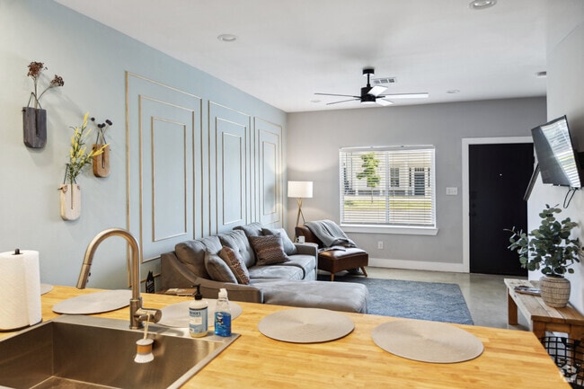 Building Photo - 219 W 22nd St Rental