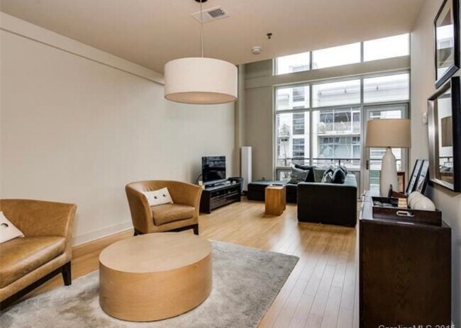 Photo - 1133 Metropolitan Ave Unit 320