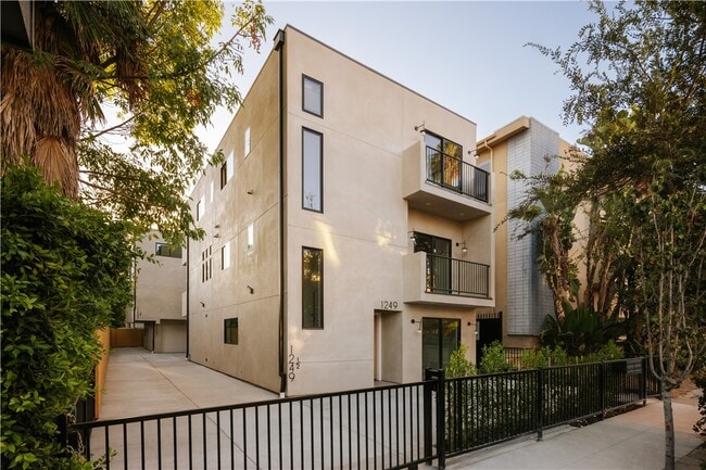 Photo - 1249 Seward St