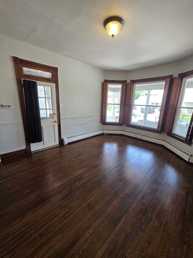 Building Photo - 225 Pleasant St Unit 1