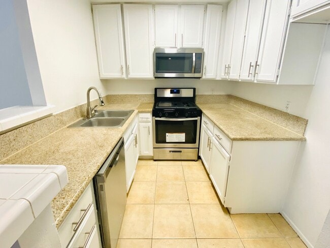 Photo - 3042 Livonia Ave