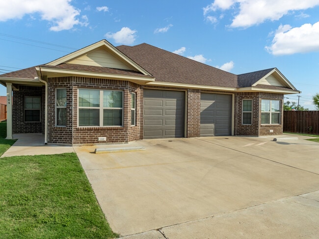 Photo - 301 Panther Way