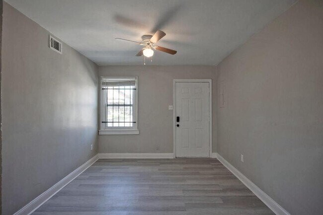 Photo - 2036 W 11th St
