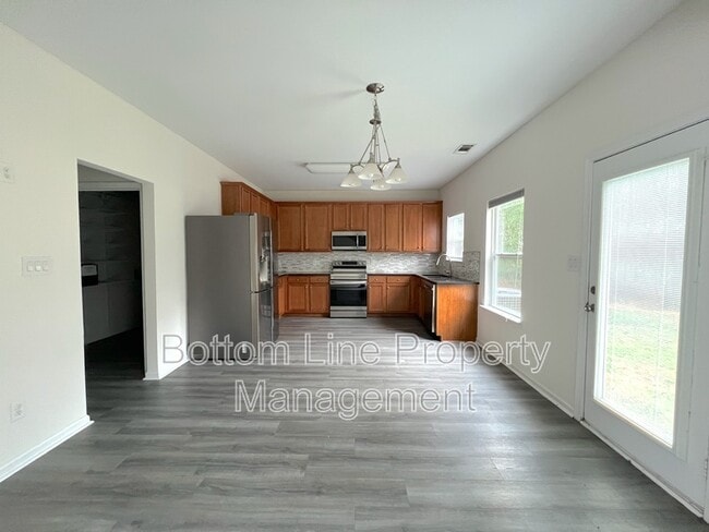 Photo - 702 Perth Dr