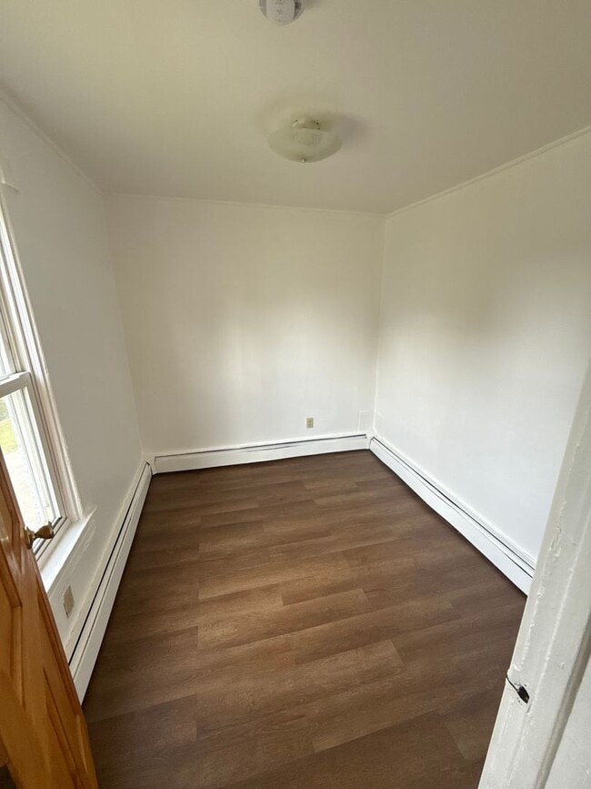 Building Photo - 97 S Montgomery St Unit APT 2