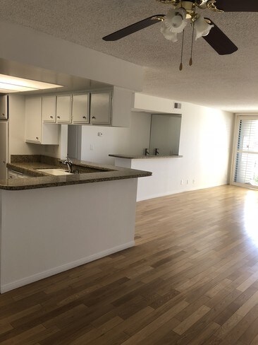 Photo - 1233 Amherst Ave Unidad 204