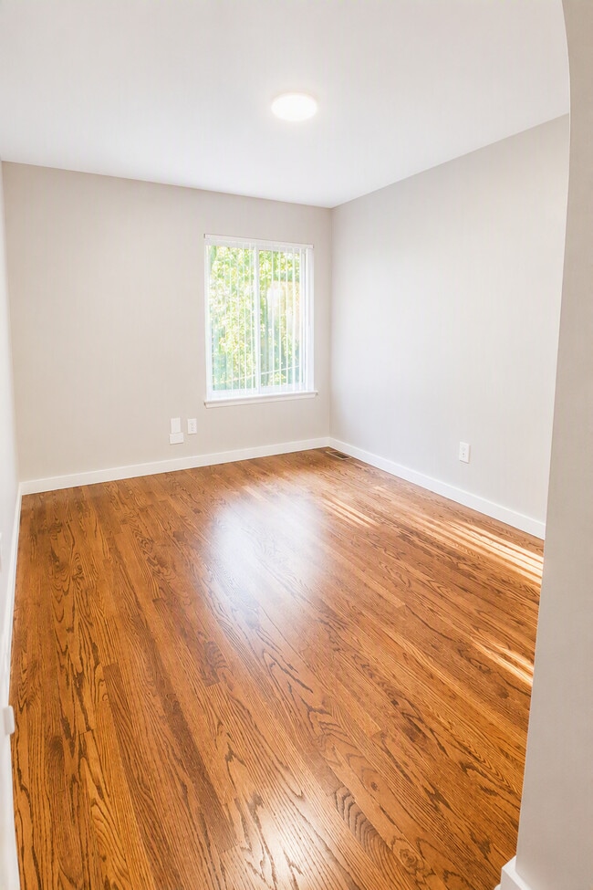 LWS Bedroom 203 - Fern 28