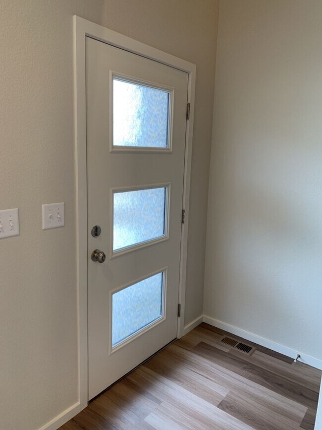 Photo - 3 Bed / 2.5 Bath Townhome with Attached Garage in NE Ft. Collins