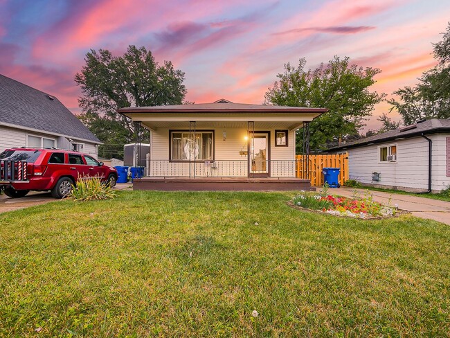 Building Photo - AVAILABLE NOW! Charming 3-Bedroom Home in Warren!