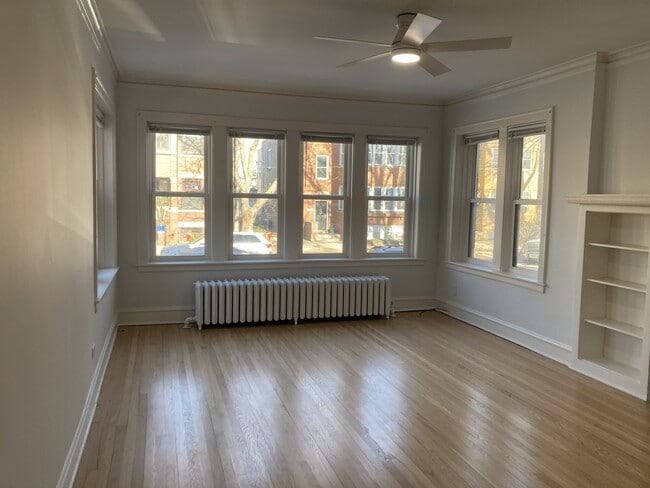 Building Photo - 2433 W Dakin St Unit 1