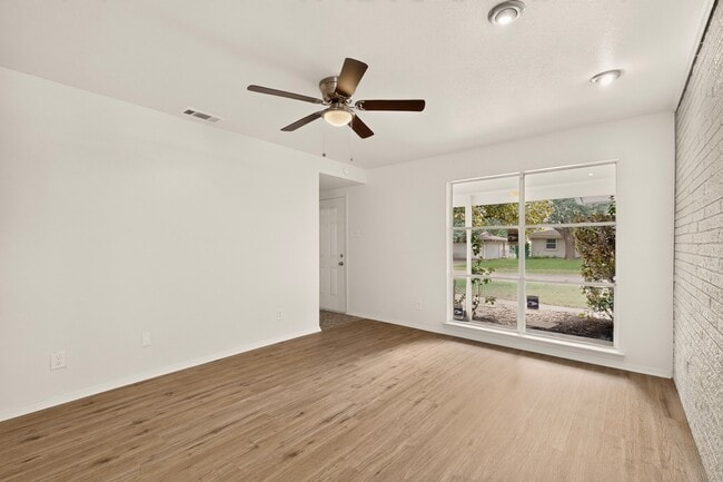 Photo - 802 Wisteria Way