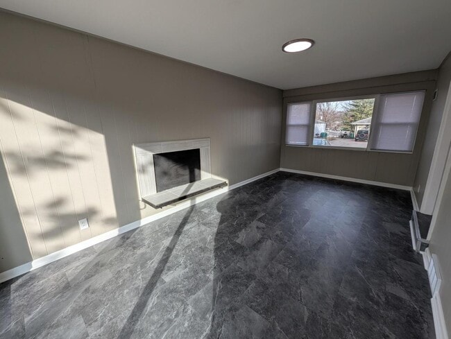 Photo - House on Hedge