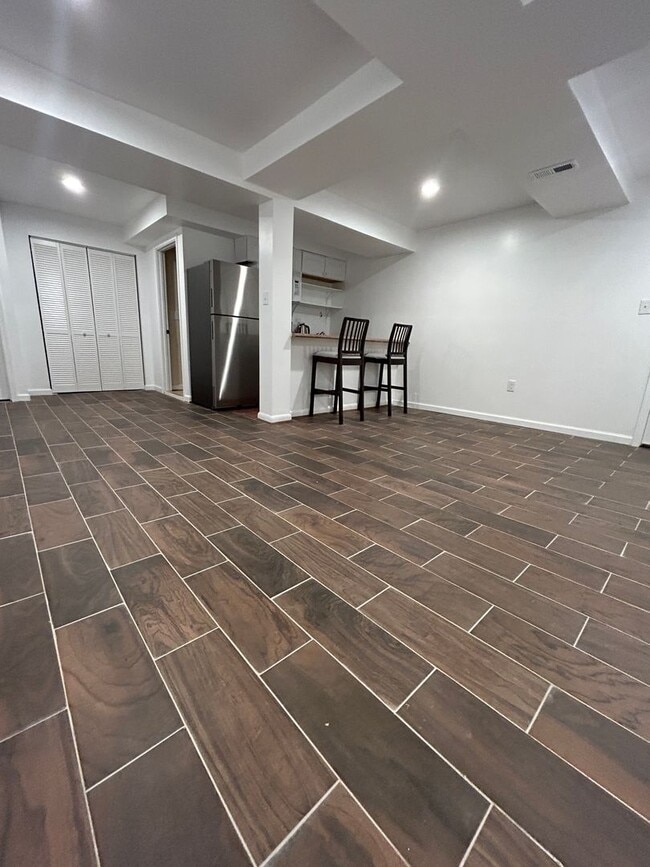 Photo - Super Cute BSMT "Studio" Apartment = All Utilities included