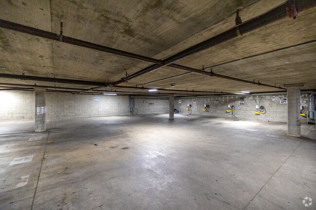 Aparcamiento - 11817 Victory Blvd