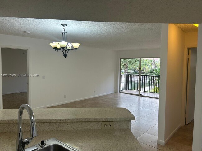 8851 Wiles Rd Unit 208