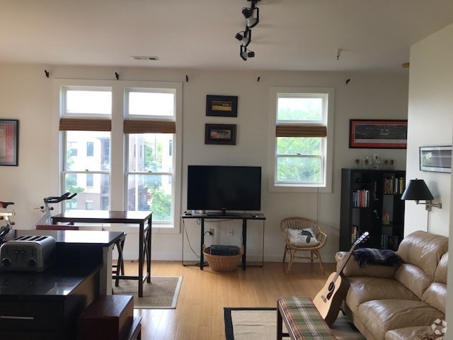 Building Photo - 1706 18th Ave S Unit 213 Rental
